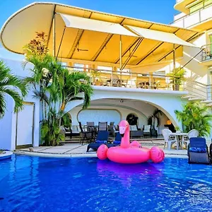 https://hotel-blue-star-cancun.quintano-roohotels.com